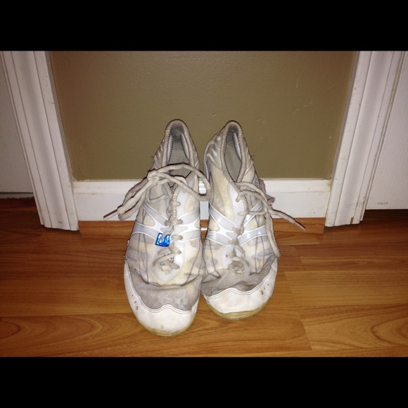 Used Nfinity Vengeance Cheer Shoes
