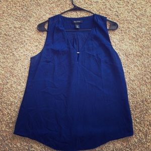 Beautiful Navy Top!