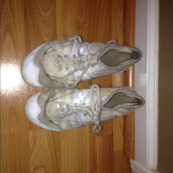 Used Nfinity Vengeance Cheer Shoes