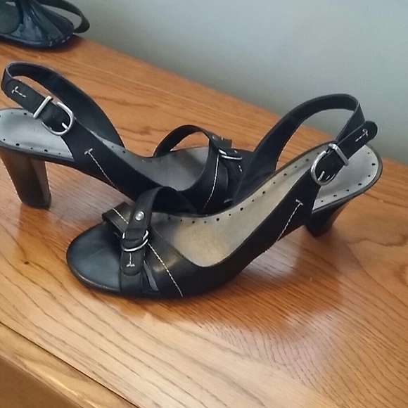 Cute buckle heels - Picture 1 of 2