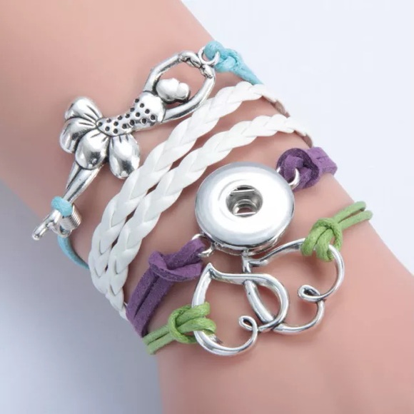 Multi strand snap / button bracelet.