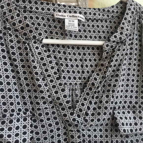 Super cute black and white long sleeve blouse!