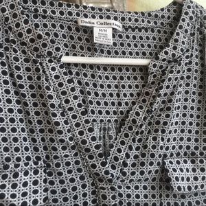 Super cute black and white long sleeve blouse!