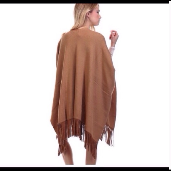Camel fringe Poncho sweater - Picture 3 of 4