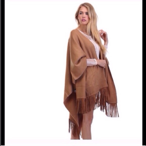 Camel fringe Poncho sweater - Picture 2 of 4