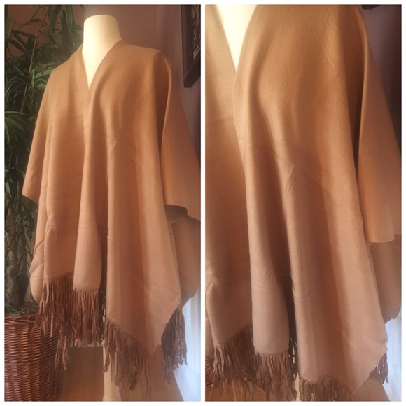 Camel fringe Poncho sweater - Picture 4 of 4