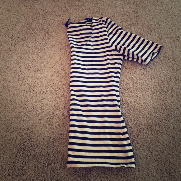 Striped quarter sleeve basic tee