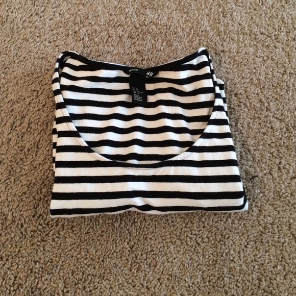 Striped quarter sleeve basic tee - Picture 3 of 3