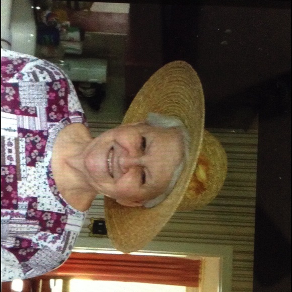 Accessories - Cute Straw Hat with Gold Bow