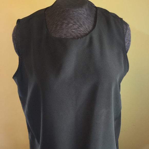 Black sleeveless dress shirt
