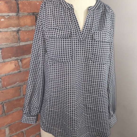 Black and White Top with Pockets on Both Breast