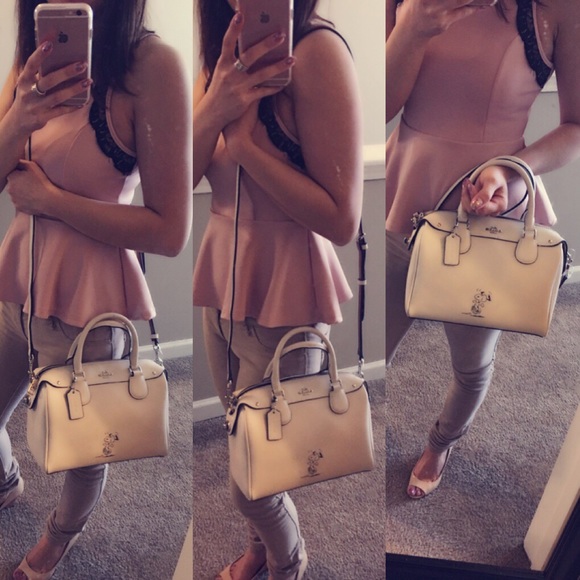 🚫🚫SOLD🚫🚫Limited edition coach snoopy handbag - Picture 2 of 4