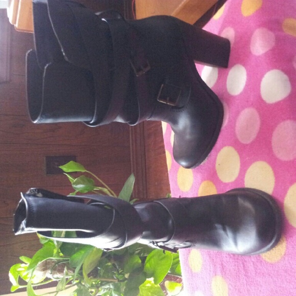 Boots - Picture 1 of 4