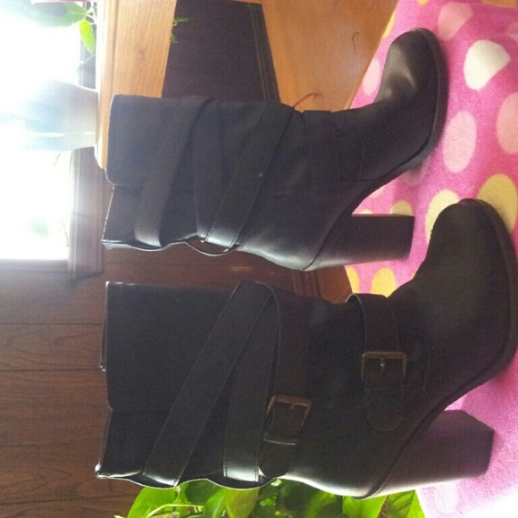 Boots - Picture 2 of 4