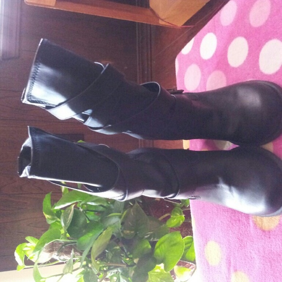 Boots - Picture 4 of 4