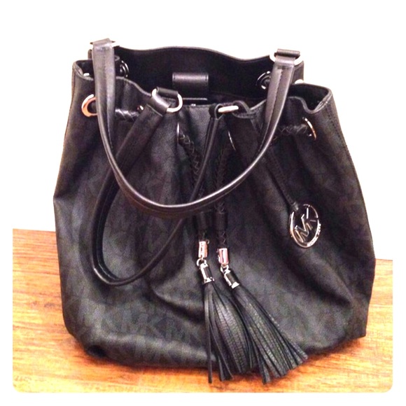 Large Authentic Michael Kors bag🎀