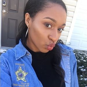 Meet your Posher, Mikayla