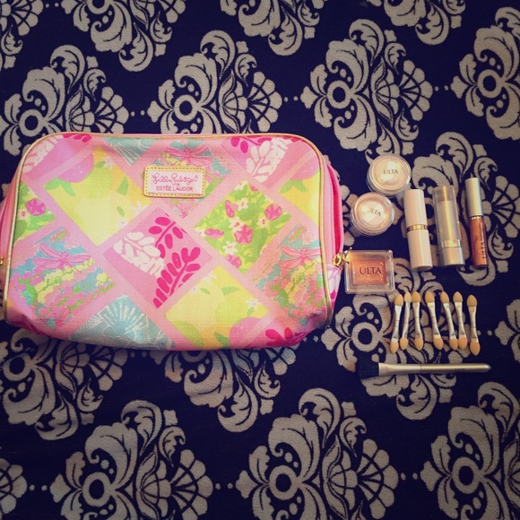 lilly pulitzer Estée Lauder makeup bag &makeup