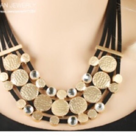 STATEMENT NECKLACE. Price is firm