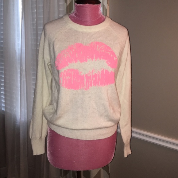 Lip Sweater