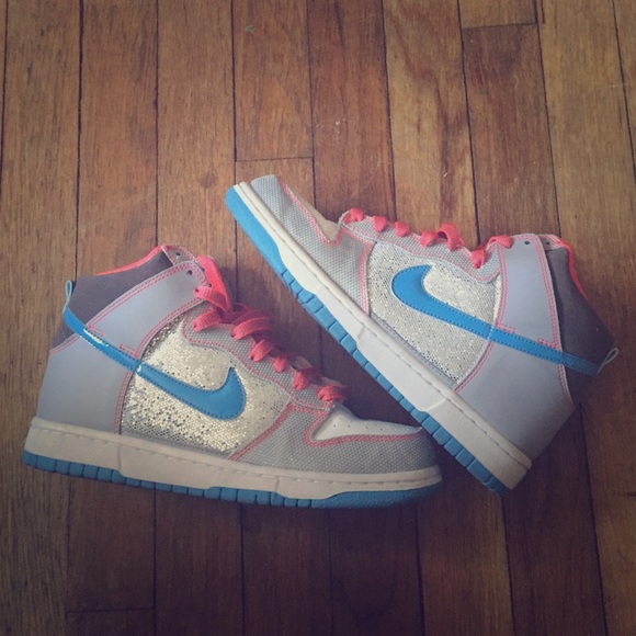 Nike Shoes - Nike High-Top sneakers