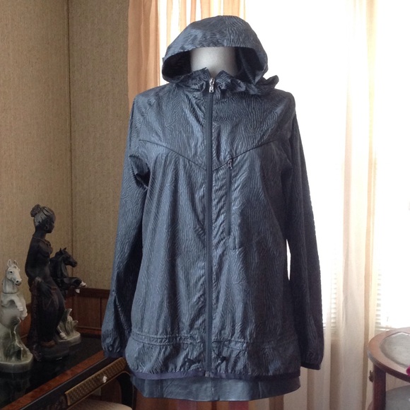 Nike Jackets & Blazers - Nike light rain hooded jacket