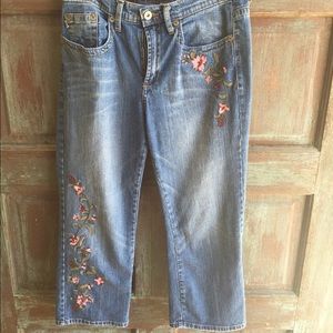 Embroidered jean capris. Size 10