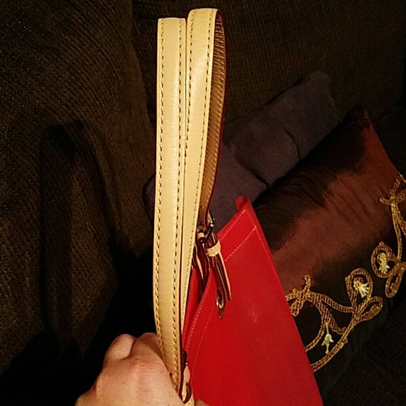 Michael Kors unique vinyl tote- π― - Picture 4 of 4