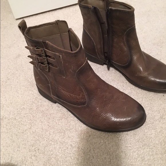 Earthie brand taupe/brown booties