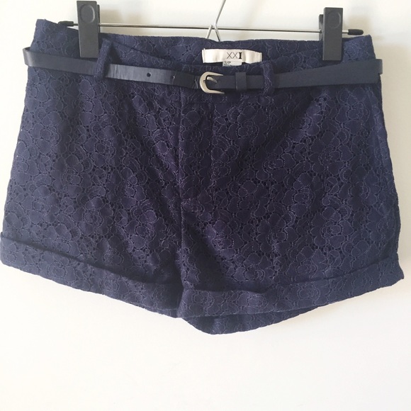 LACE SHORT WITH BELT INCLUDE