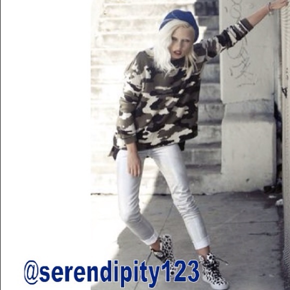 LF Stores Camouflage Sweater – Medium - NWT - Picture 4 of 4