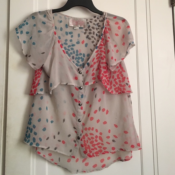 Cute blouse!