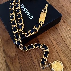 Vintage Chanel chain belt S