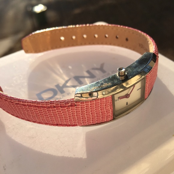 DKNY PINK LEATHER WATCH