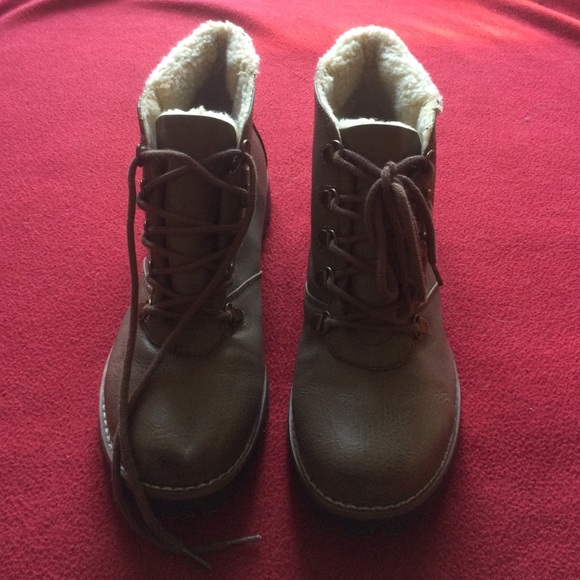 9 1/2 Fashionable winter boots