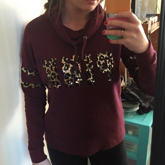 (SOLD ON Ⓜ️) VS Pink Cheetah Bling Cowl Neck😍😍 - Picture 1 of 3