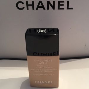 CHANEL Vitalumiere Aqua Foundation - 22 Beige Rose