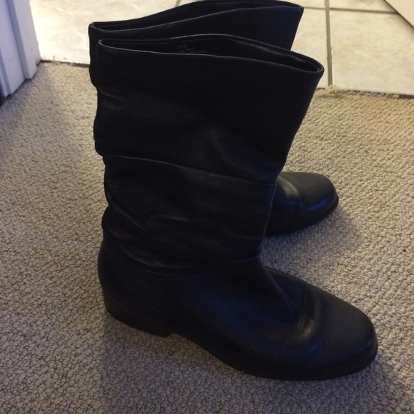 Mid-calf black boot size 7.5 - Picture 2 of 4