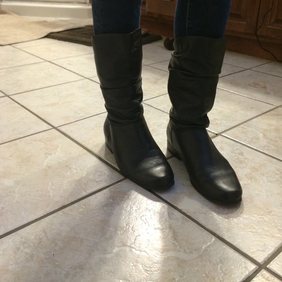 Mid-calf black boot size 7.5 - Picture 3 of 4