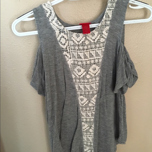 T shirt with cut out shoulders