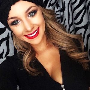 Meet your Posher, Alexandra