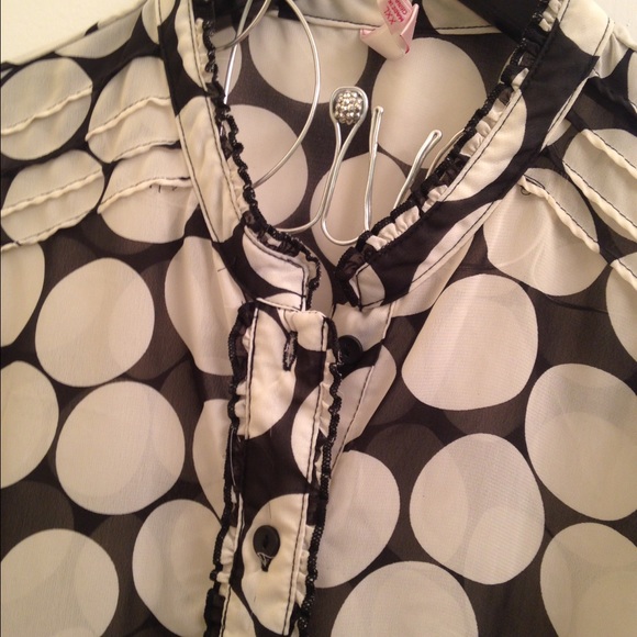Black and white chiffon blouse - Picture 4 of 4