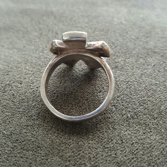 *SOLDSterling silver & mother of pearl flower ring - Picture 2 of 2