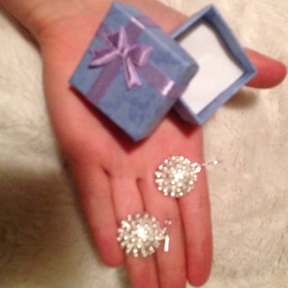 FLASH SALE Star Burst Sterling Silver Earrings 😍