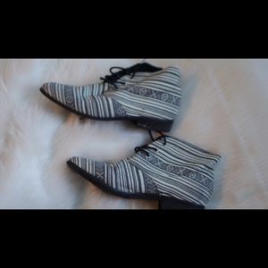 Cute booties, worn 2-3 times-