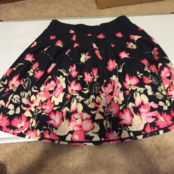 George Dresses & Skirts - Pretty Floral skirt size 12❤️