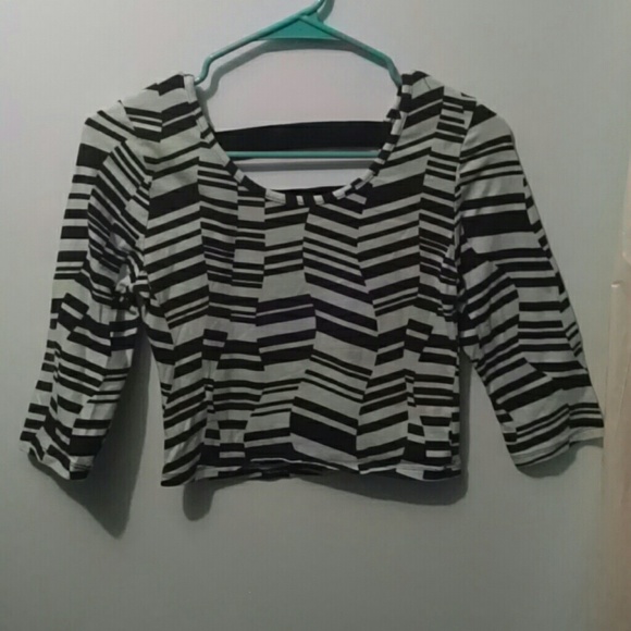 Mid sleeve crop top