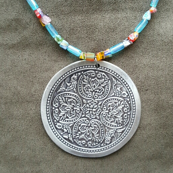 **SOLD** Glass bead necklace - Picture 2 of 3