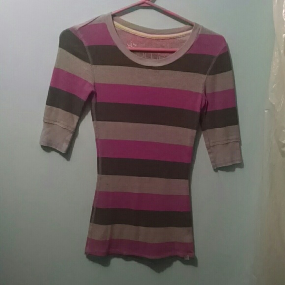 Mid sleeved top