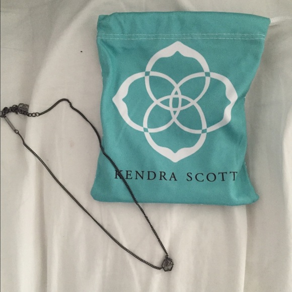 Kendra Scott necklace